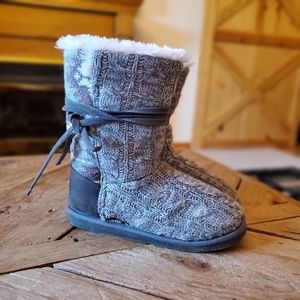 MUKLUK Lukees Womens Clementine Size 6 Knit Slipper Boots excellent condition